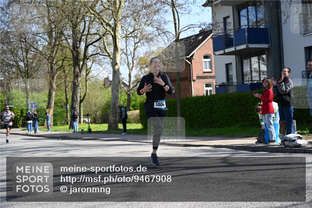 12.04.2026 - 45. Internationalen Wilhelmsburger Insellauf J. Mangold http://msf.ph/oto/9467908 12.04.2026 11:07:19 Ziel 2777, 4949, 4359, 2567, 2778, 5806, 3149, 3967, 4856, 3295, 2924, 2660 meine-sportfotos.de