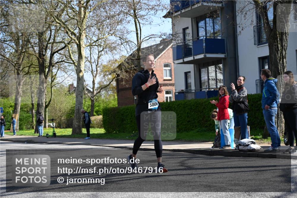 12.04.2026 - 45. Internationalen Wilhelmsburger Insellauf J. Mangold http://msf.ph/oto/9467916 12.04.2026 11:07:19 Ziel 2777, 4949, 4359, 2567, 2778, 5806, 3149, 3967, 4856, 3295, 2924, 2660 meine-sportfotos.de