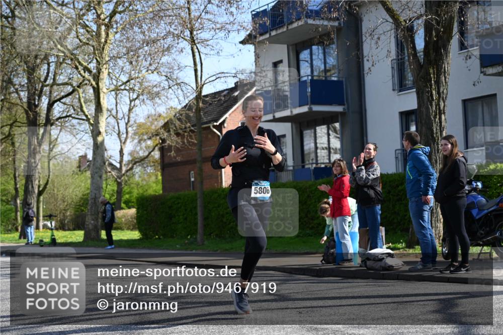 12.04.2026 - 45. Internationalen Wilhelmsburger Insellauf J. Mangold http://msf.ph/oto/9467919 12.04.2026 11:07:19 Ziel 2777, 4949, 4359, 2567, 2778, 5806, 3149, 3967, 4856, 3295, 2924, 2660 meine-sportfotos.de
