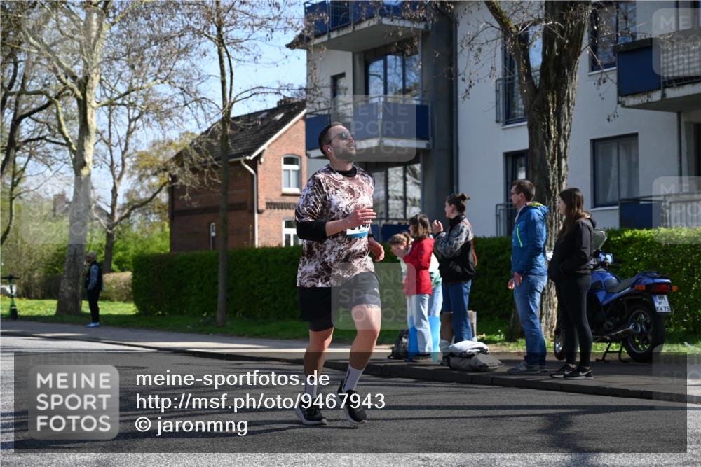 12.04.2026 - 45. Internationalen Wilhelmsburger Insellauf J. Mangold http://msf.ph/oto/9467943 12.04.2026 11:07:24 Ziel 2567, 2778, 5806, 3149, 3967, 4856, 3295, 2924, 2660, 2882, 2864 meine-sportfotos.de