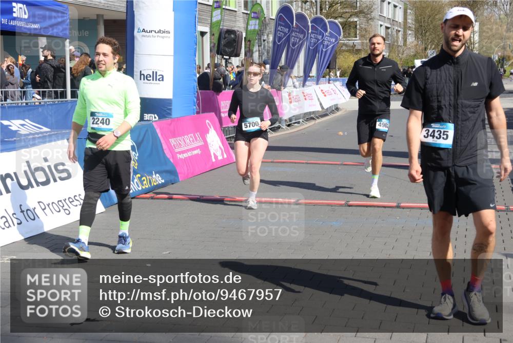 12.04.2026 - 45. Internationalen Wilhelmsburger Insellauf Strokosch-Dieckow http://msf.ph/oto/9467957 12.04.2026 11:18:29 Ziel 2240, 5700, 4902, 4918 meine-sportfotos.de