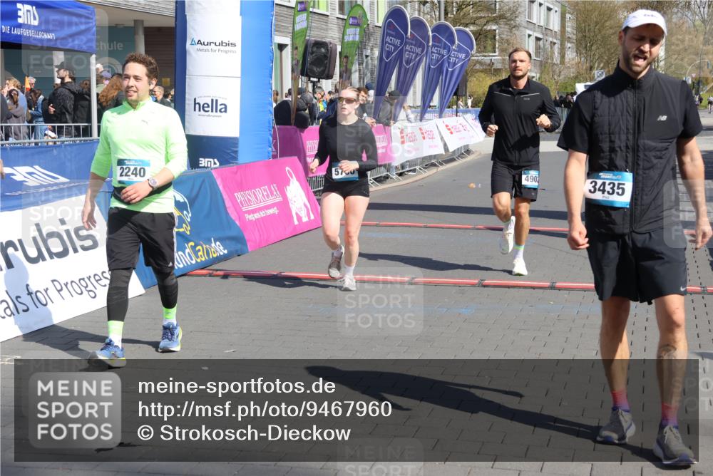 12.04.2026 - 45. Internationalen Wilhelmsburger Insellauf Strokosch-Dieckow http://msf.ph/oto/9467960 12.04.2026 11:18:29 Ziel 2240, 5700, 4902, 4918 meine-sportfotos.de