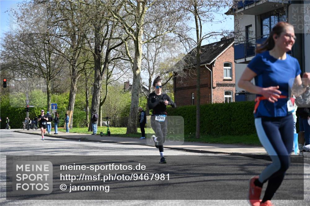 12.04.2026 - 45. Internationalen Wilhelmsburger Insellauf J. Mangold http://msf.ph/oto/9467981 12.04.2026 11:07:30 Ziel 5806, 3149, 3967, 4856, 3295, 2924, 2660, 2882, 2864, 3671, 4956 meine-sportfotos.de