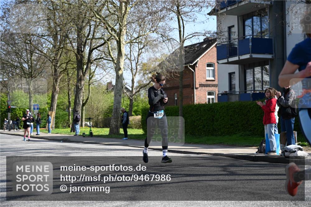 12.04.2026 - 45. Internationalen Wilhelmsburger Insellauf J. Mangold http://msf.ph/oto/9467986 12.04.2026 11:07:30 Ziel 5806, 3149, 3967, 4856, 3295, 2924, 2660, 2882, 2864, 3671, 4956 meine-sportfotos.de
