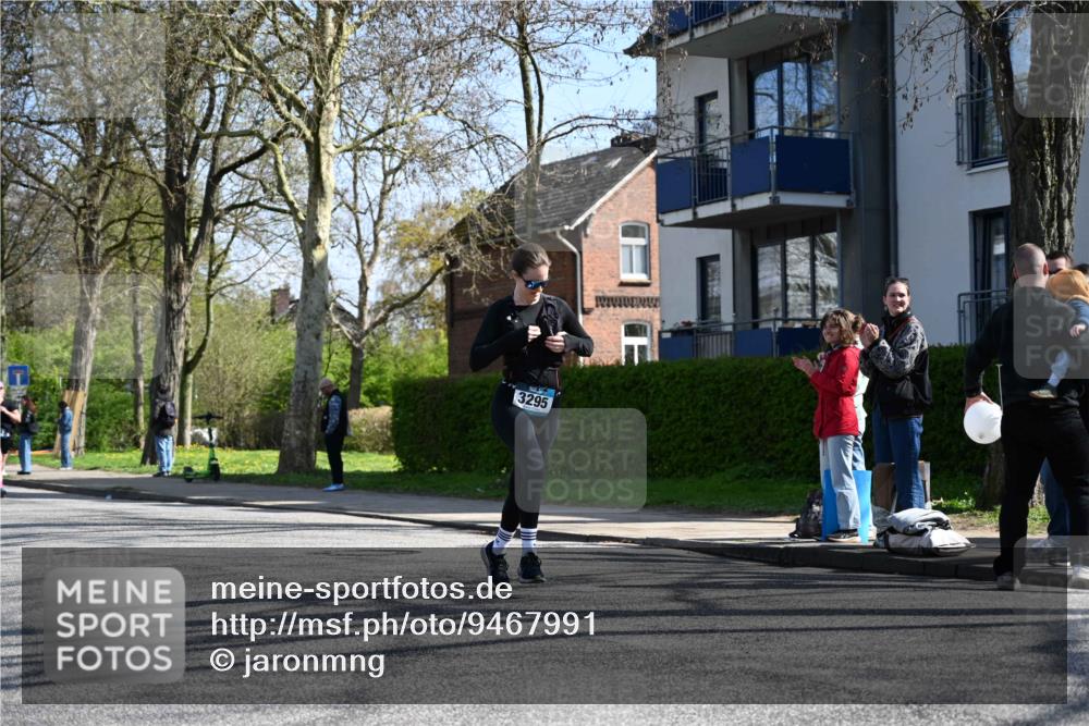 12.04.2026 - 45. Internationalen Wilhelmsburger Insellauf J. Mangold http://msf.ph/oto/9467991 12.04.2026 11:07:30 Ziel 5806, 3149, 3967, 4856, 3295, 2924, 2660, 2882, 2864, 3671, 4956 meine-sportfotos.de