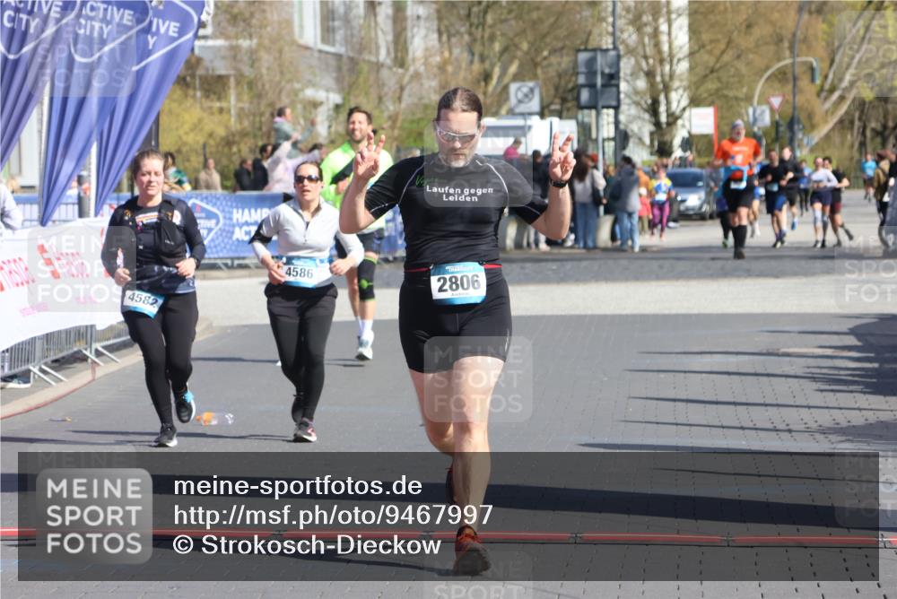 12.04.2026 - 45. Internationalen Wilhelmsburger Insellauf Strokosch-Dieckow http://msf.ph/oto/9467997 12.04.2026 11:18:50 Ziel 2806, 4582, 4586 meine-sportfotos.de
