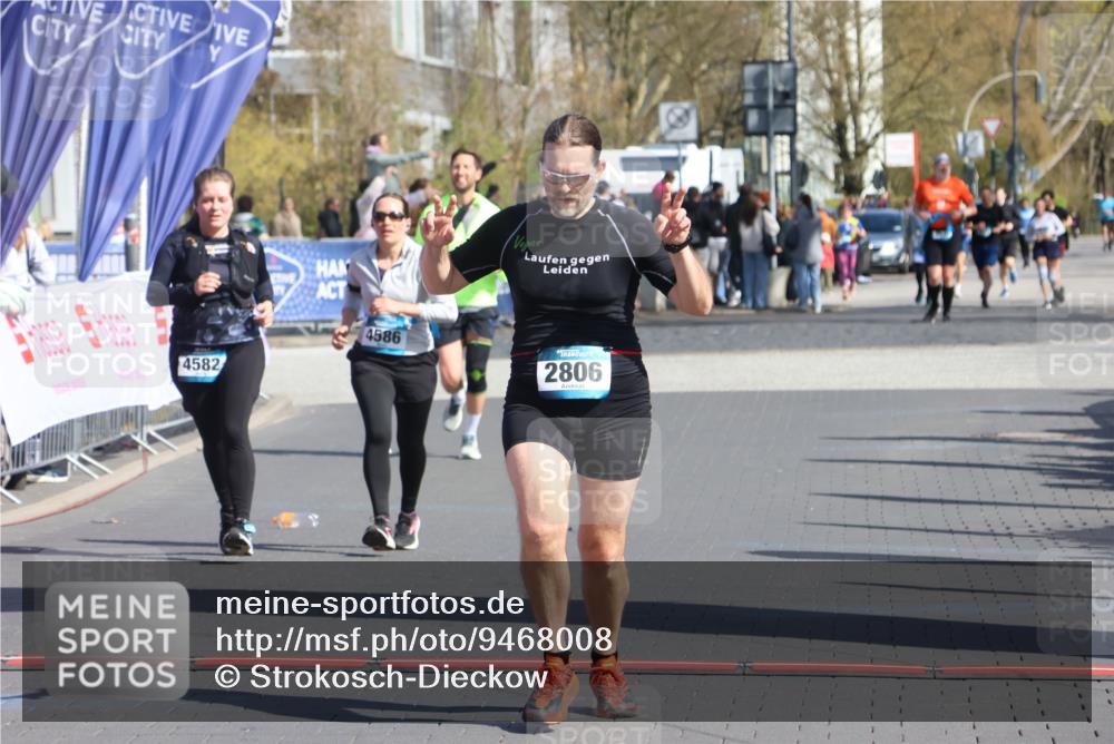 12.04.2026 - 45. Internationalen Wilhelmsburger Insellauf Strokosch-Dieckow http://msf.ph/oto/9468008 12.04.2026 11:18:50 Ziel 2806, 4582, 4586 meine-sportfotos.de