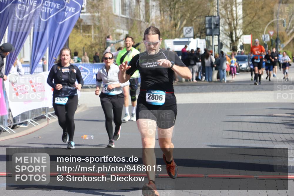 12.04.2026 - 45. Internationalen Wilhelmsburger Insellauf Strokosch-Dieckow http://msf.ph/oto/9468015 12.04.2026 11:18:50 Ziel 2806, 4582, 4586 meine-sportfotos.de
