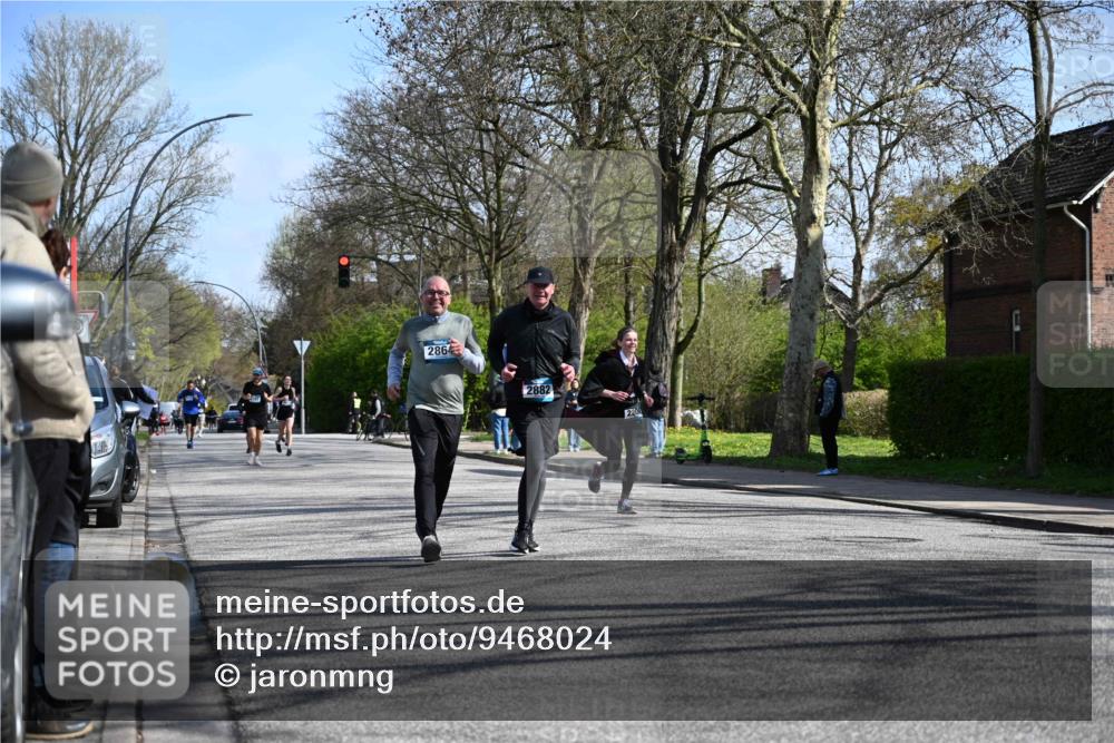 12.04.2026 - 45. Internationalen Wilhelmsburger Insellauf J. Mangold http://msf.ph/oto/9468024 12.04.2026 11:07:50 Ziel 2924, 2660, 2882, 2864, 3671, 4956, 3397, 2800, 4977, 3740, 2686 meine-sportfotos.de