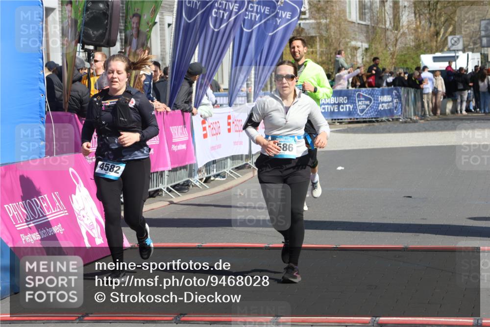 12.04.2026 - 45. Internationalen Wilhelmsburger Insellauf Strokosch-Dieckow http://msf.ph/oto/9468028 12.04.2026 11:18:54 Ziel 2806, 4582, 4586, 2385 meine-sportfotos.de