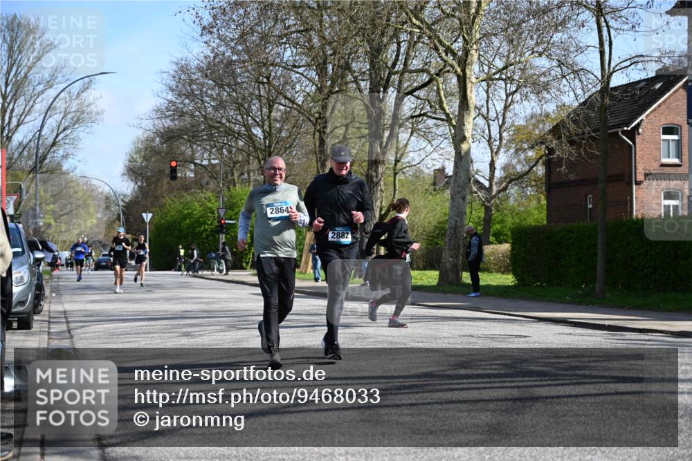 12.04.2026 - 45. Internationalen Wilhelmsburger Insellauf J. Mangold http://msf.ph/oto/9468033 12.04.2026 11:07:51 Ziel 2924, 2660, 2882, 2864, 3671, 4956, 3397, 2800, 4977, 3740, 2686 meine-sportfotos.de