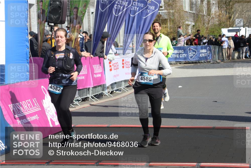 12.04.2026 - 45. Internationalen Wilhelmsburger Insellauf Strokosch-Dieckow http://msf.ph/oto/9468036 12.04.2026 11:18:54 Ziel 2806, 4582, 4586, 2385 meine-sportfotos.de