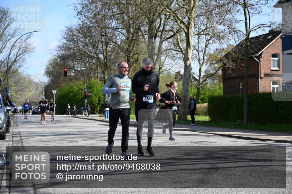 12.04.2026 - 45. Internationalen Wilhelmsburger Insellauf J. Mangold http://msf.ph/oto/9468038 12.04.2026 11:07:51 Ziel 2924, 2660, 2882, 2864, 3671, 4956, 3397, 2800, 4977, 3740, 2686 meine-sportfotos.de