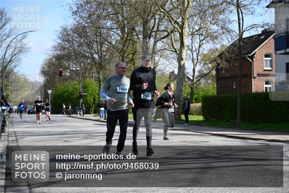 12.04.2026 - 45. Internationalen Wilhelmsburger Insellauf J. Mangold http://msf.ph/oto/9468039 12.04.2026 11:07:51 Ziel 2924, 2660, 2882, 2864, 3671, 4956, 3397, 2800, 4977, 3740, 2686 meine-sportfotos.de