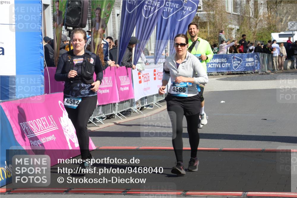 12.04.2026 - 45. Internationalen Wilhelmsburger Insellauf Strokosch-Dieckow http://msf.ph/oto/9468040 12.04.2026 11:18:54 Ziel 2806, 4582, 4586, 2385 meine-sportfotos.de