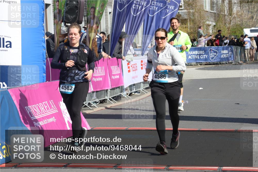 12.04.2026 - 45. Internationalen Wilhelmsburger Insellauf Strokosch-Dieckow http://msf.ph/oto/9468044 12.04.2026 11:18:54 Ziel 2806, 4582, 4586, 2385 meine-sportfotos.de