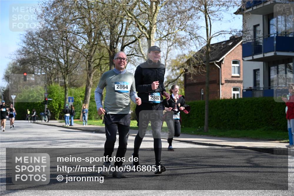 12.04.2026 - 45. Internationalen Wilhelmsburger Insellauf J. Mangold http://msf.ph/oto/9468051 12.04.2026 11:07:52 Ziel 2924, 2660, 2882, 2864, 3671, 4956, 3397, 2800, 4977, 3740, 2686 meine-sportfotos.de