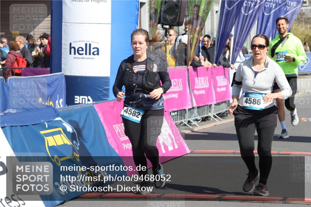 12.04.2026 - 45. Internationalen Wilhelmsburger Insellauf Strokosch-Dieckow http://msf.ph/oto/9468052 12.04.2026 11:18:54 Ziel 2806, 4582, 4586, 2385 meine-sportfotos.de