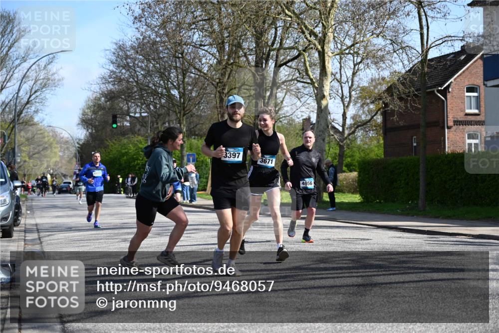 12.04.2026 - 45. Internationalen Wilhelmsburger Insellauf J. Mangold http://msf.ph/oto/9468057 12.04.2026 11:08:01 Ziel 2882, 2864, 3671, 4956, 3397, 2800, 4977, 3740, 3740, 2686, 4624, 3732, 4232, 3569, 5285 meine-sportfotos.de