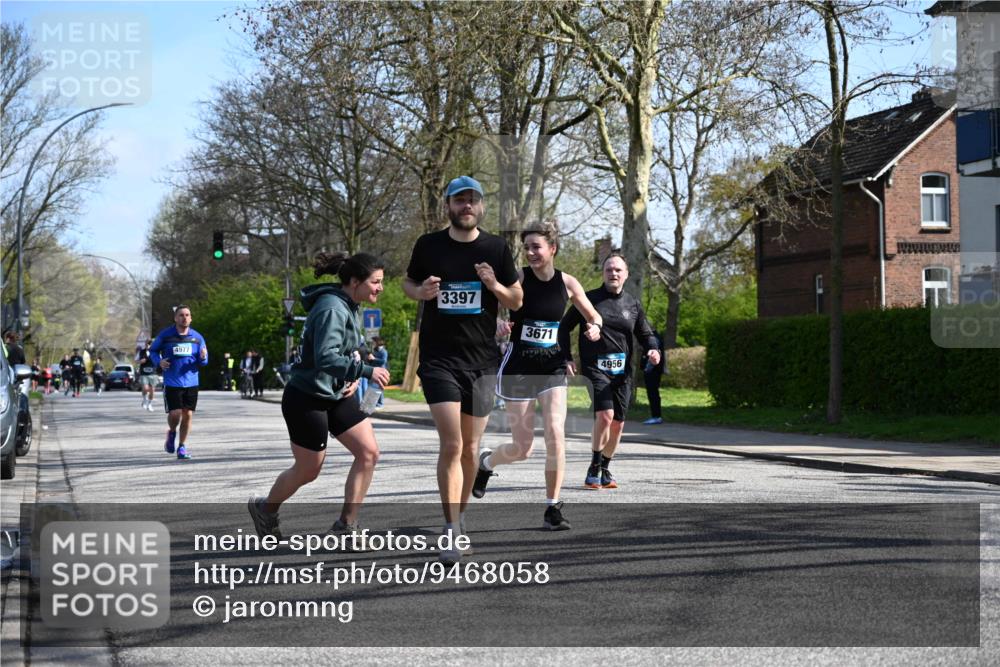12.04.2026 - 45. Internationalen Wilhelmsburger Insellauf J. Mangold http://msf.ph/oto/9468058 12.04.2026 11:08:01 Ziel 2882, 2864, 3671, 4956, 3397, 2800, 4977, 3740, 3740, 2686, 4624, 3732, 4232, 3569, 5285 meine-sportfotos.de