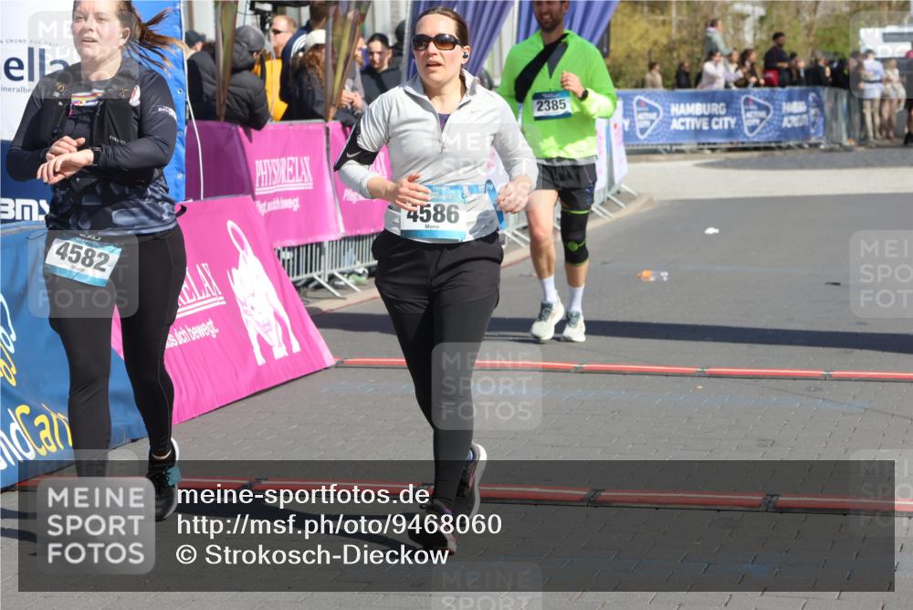 12.04.2026 - 45. Internationalen Wilhelmsburger Insellauf Strokosch-Dieckow http://msf.ph/oto/9468060 12.04.2026 11:18:55 Ziel 2806, 4582, 4586, 2385 meine-sportfotos.de