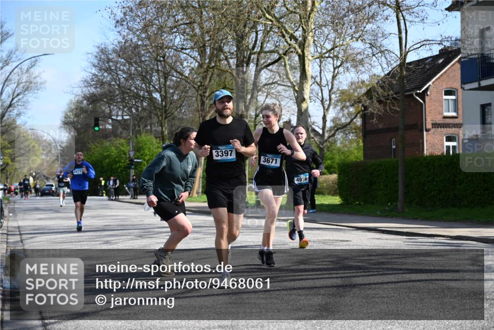 12.04.2026 - 45. Internationalen Wilhelmsburger Insellauf J. Mangold http://msf.ph/oto/9468061 12.04.2026 11:08:01 Ziel 2882, 2864, 3671, 4956, 3397, 2800, 4977, 3740, 3740, 2686, 4624, 3732, 4232, 3569, 5285 meine-sportfotos.de
