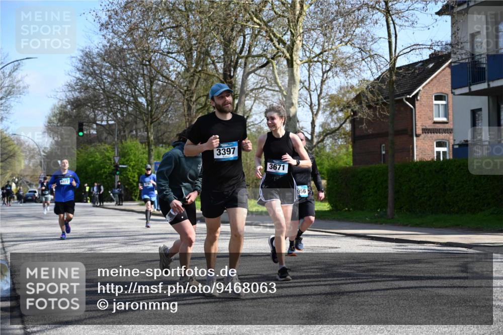 12.04.2026 - 45. Internationalen Wilhelmsburger Insellauf J. Mangold http://msf.ph/oto/9468063 12.04.2026 11:08:02 Ziel 2882, 2864, 3671, 4956, 3397, 2800, 4977, 3740, 2686, 4624, 3732, 4232, 3569, 5285 meine-sportfotos.de
