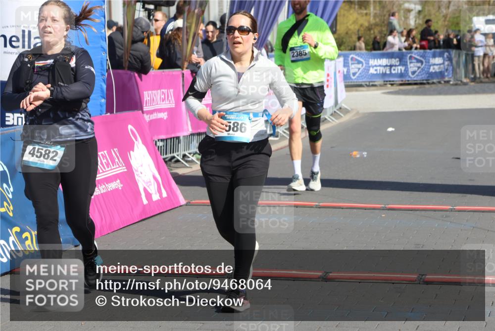 12.04.2026 - 45. Internationalen Wilhelmsburger Insellauf Strokosch-Dieckow http://msf.ph/oto/9468064 12.04.2026 11:18:55 Ziel 2806, 4582, 4586, 2385 meine-sportfotos.de