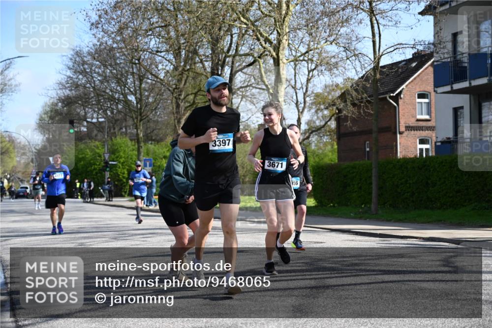 12.04.2026 - 45. Internationalen Wilhelmsburger Insellauf J. Mangold http://msf.ph/oto/9468065 12.04.2026 11:08:02 Ziel 2882, 2864, 3671, 4956, 3397, 2800, 4977, 3740, 2686, 4624, 3732, 4232, 3569, 5285 meine-sportfotos.de