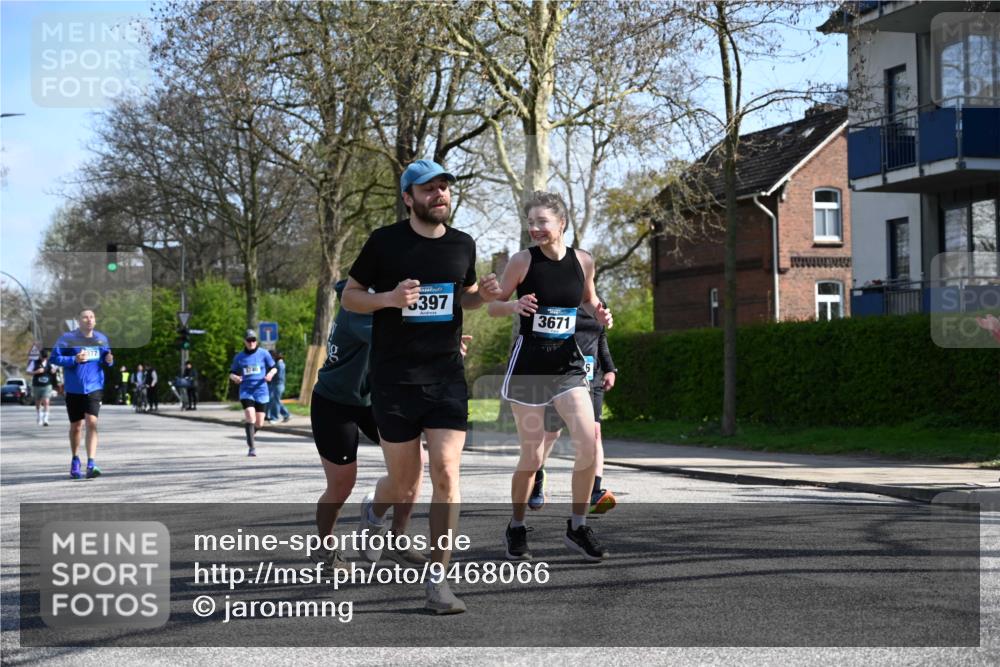 12.04.2026 - 45. Internationalen Wilhelmsburger Insellauf J. Mangold http://msf.ph/oto/9468066 12.04.2026 11:08:02 Ziel 2882, 2864, 3671, 4956, 3397, 2800, 4977, 3740, 2686, 4624, 3732, 4232, 3569, 5285 meine-sportfotos.de