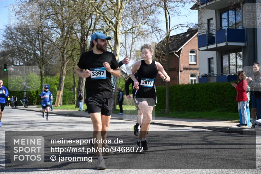 12.04.2026 - 45. Internationalen Wilhelmsburger Insellauf J. Mangold http://msf.ph/oto/9468072 12.04.2026 11:08:02 Ziel 2882, 2864, 3671, 4956, 3397, 2800, 4977, 3740, 2686, 4624, 3732, 4232, 3569, 5285 meine-sportfotos.de