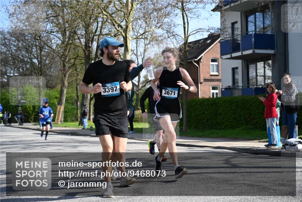 12.04.2026 - 45. Internationalen Wilhelmsburger Insellauf J. Mangold http://msf.ph/oto/9468073 12.04.2026 11:08:02 Ziel 2882, 2864, 3671, 4956, 3397, 2800, 4977, 3740, 2686, 4624, 3732, 4232, 3569, 5285 meine-sportfotos.de