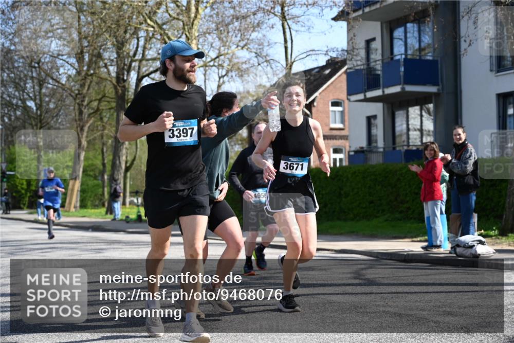 12.04.2026 - 45. Internationalen Wilhelmsburger Insellauf J. Mangold http://msf.ph/oto/9468076 12.04.2026 11:08:02 Ziel 2882, 2864, 3671, 4956, 3397, 2800, 4977, 3740, 2686, 4624, 3732, 4232, 3569, 5285 meine-sportfotos.de