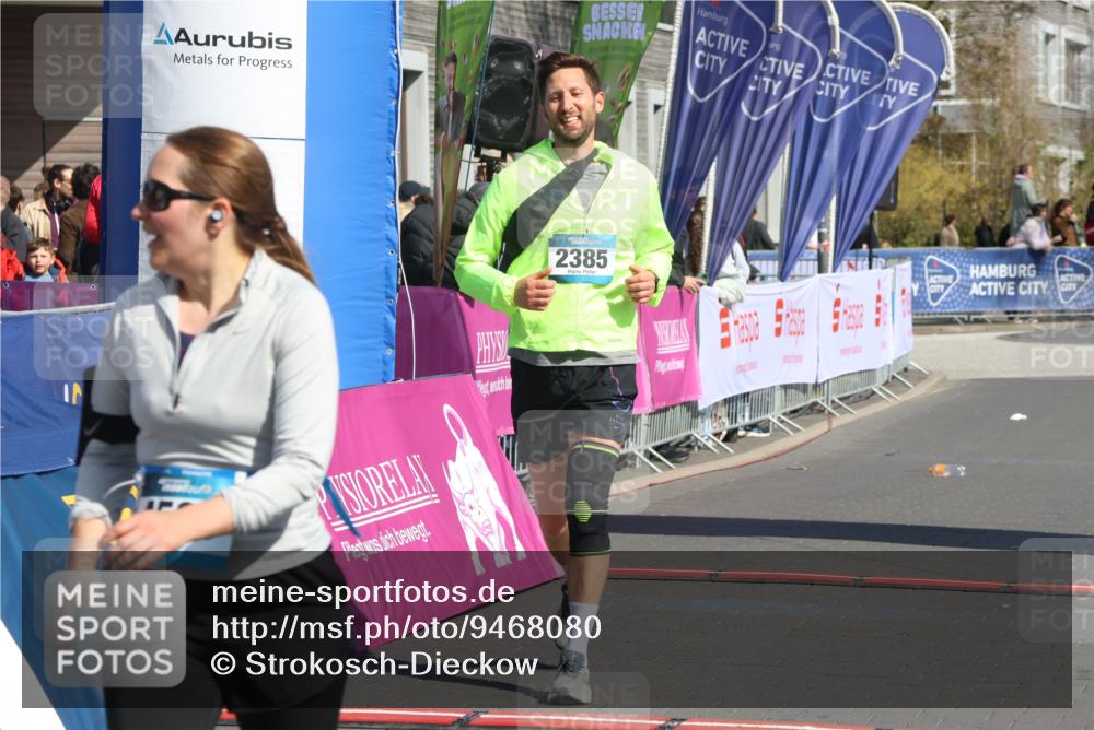 12.04.2026 - 45. Internationalen Wilhelmsburger Insellauf Strokosch-Dieckow http://msf.ph/oto/9468080 12.04.2026 11:18:57 Ziel 4582, 4586, 2385 meine-sportfotos.de