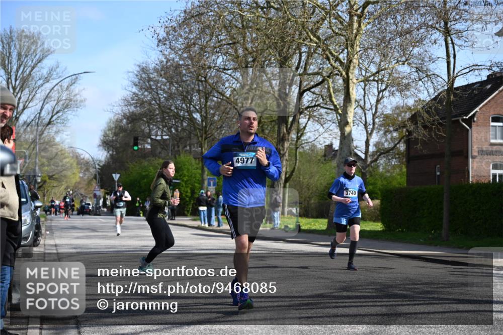 12.04.2026 - 45. Internationalen Wilhelmsburger Insellauf J. Mangold http://msf.ph/oto/9468085 12.04.2026 11:08:06 Ziel 2882, 2864, 3671, 4956, 3397, 2800, 4977, 3740, 2686, 2686, 4624, 3732, 3732, 4232, 3569, 5285 meine-sportfotos.de