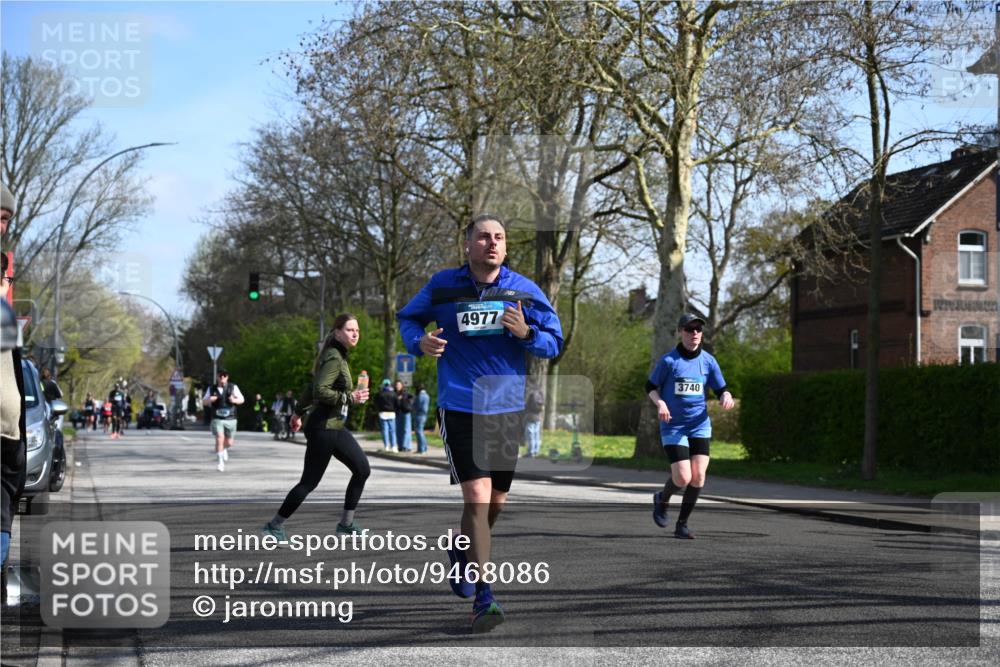 12.04.2026 - 45. Internationalen Wilhelmsburger Insellauf J. Mangold http://msf.ph/oto/9468086 12.04.2026 11:08:06 Ziel 2882, 2864, 3671, 4956, 3397, 2800, 4977, 3740, 2686, 2686, 4624, 3732, 3732, 4232, 3569, 5285 meine-sportfotos.de