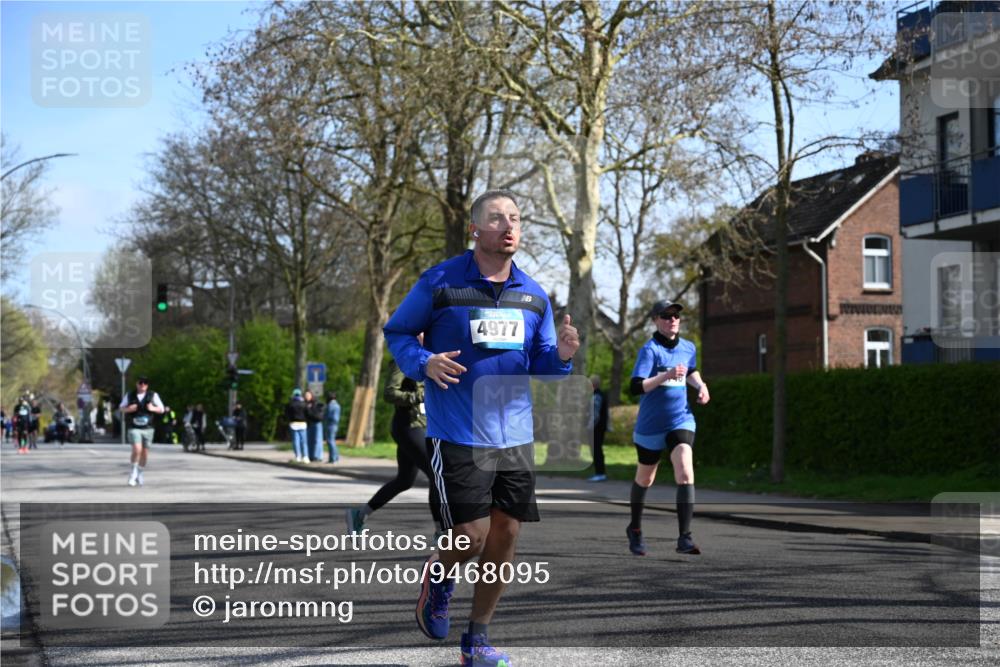 12.04.2026 - 45. Internationalen Wilhelmsburger Insellauf J. Mangold http://msf.ph/oto/9468095 12.04.2026 11:08:06 Ziel 2882, 2864, 3671, 4956, 3397, 2800, 4977, 3740, 2686, 2686, 4624, 3732, 3732, 4232, 3569, 5285 meine-sportfotos.de