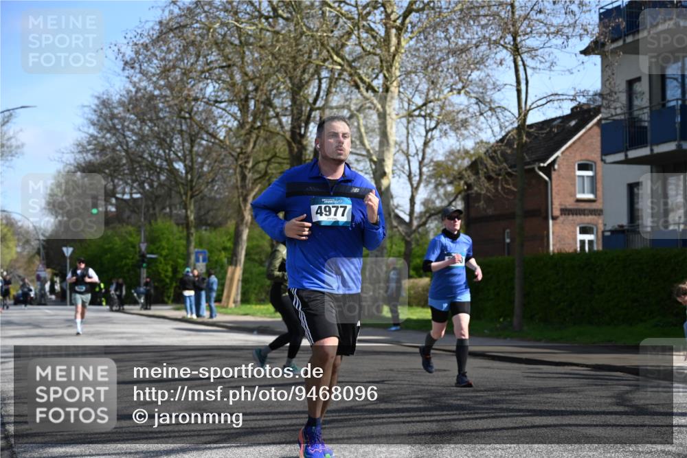 12.04.2026 - 45. Internationalen Wilhelmsburger Insellauf J. Mangold http://msf.ph/oto/9468096 12.04.2026 11:08:06 Ziel 2882, 2864, 3671, 4956, 3397, 2800, 4977, 3740, 2686, 2686, 4624, 3732, 3732, 4232, 3569, 5285 meine-sportfotos.de