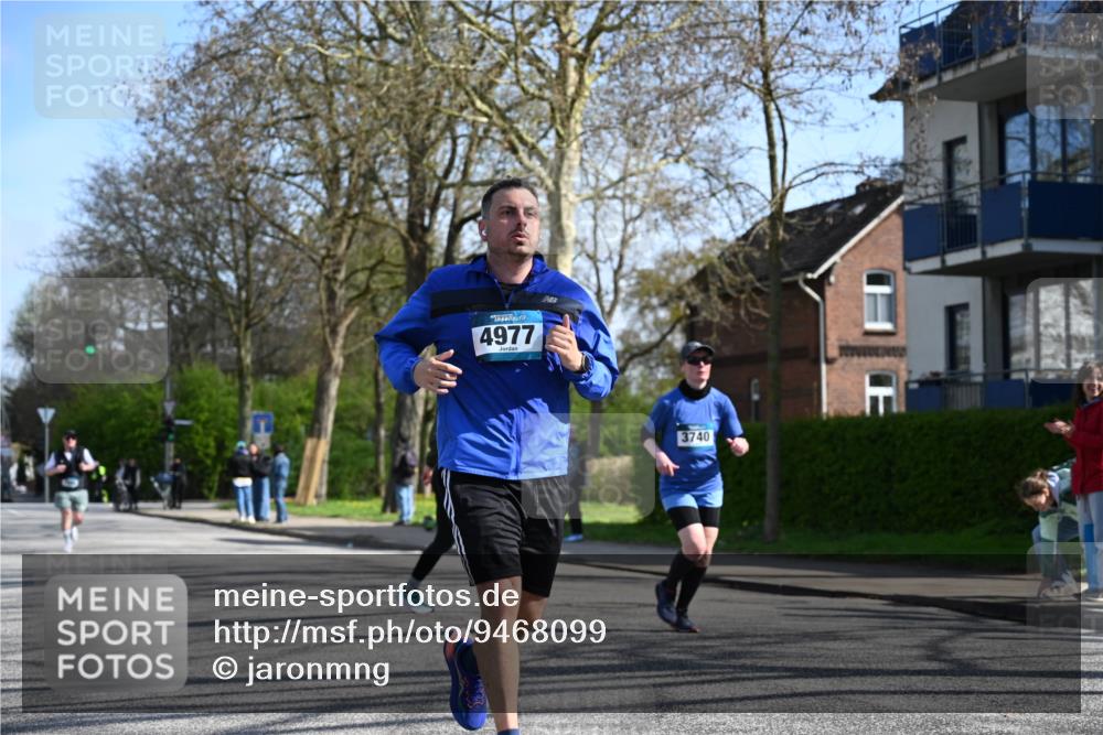 12.04.2026 - 45. Internationalen Wilhelmsburger Insellauf J. Mangold http://msf.ph/oto/9468099 12.04.2026 11:08:06 Ziel 2882, 2864, 3671, 4956, 3397, 2800, 4977, 3740, 2686, 2686, 4624, 3732, 3732, 4232, 3569, 5285 meine-sportfotos.de