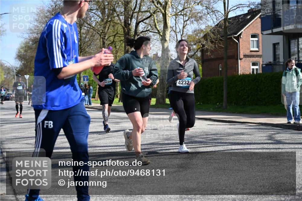 12.04.2026 - 45. Internationalen Wilhelmsburger Insellauf J. Mangold http://msf.ph/oto/9468131 12.04.2026 11:08:28 Ziel 2686, 4624, 3732, 4232, 3569, 5285, 0000, 2142, 4371, 3748, 3748, 3701, 2050, 4406 meine-sportfotos.de
