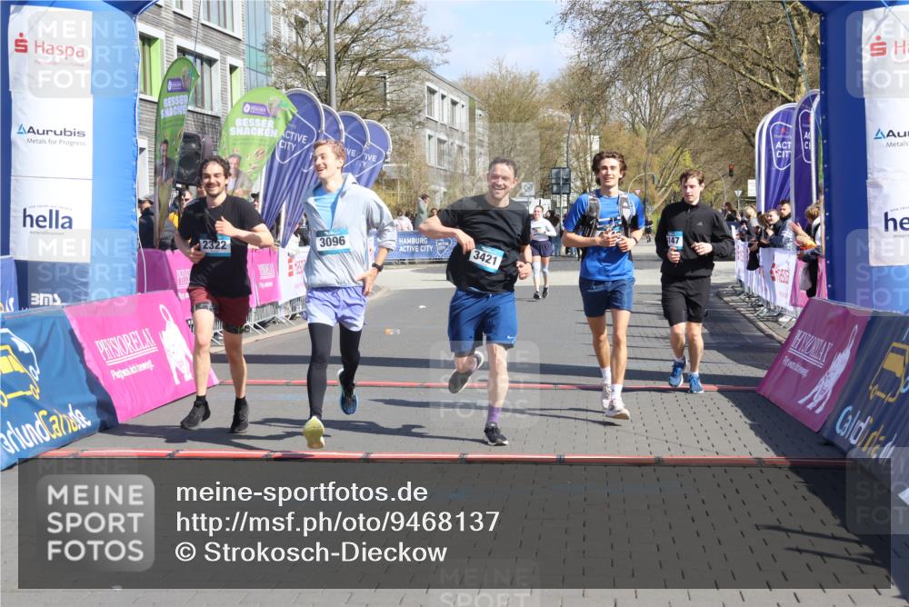 12.04.2026 - 45. Internationalen Wilhelmsburger Insellauf Strokosch-Dieckow http://msf.ph/oto/9468137 12.04.2026 11:19:09 Ziel 3633, 3096, 3421, 2322, 4148, 4147 meine-sportfotos.de
