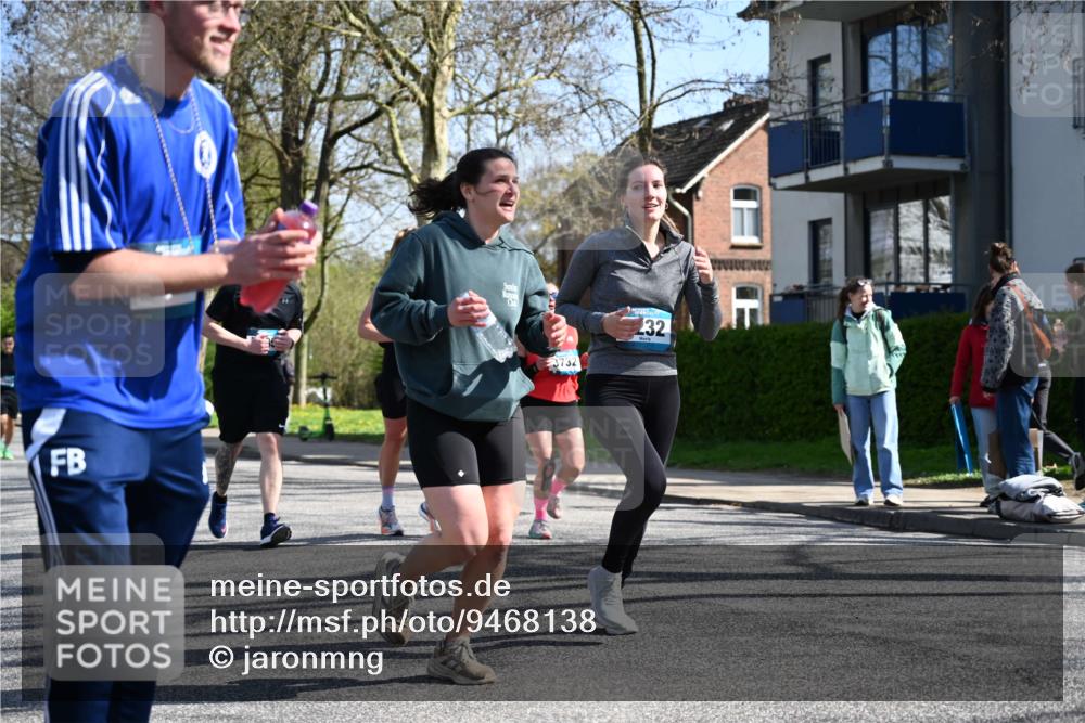 12.04.2026 - 45. Internationalen Wilhelmsburger Insellauf J. Mangold http://msf.ph/oto/9468138 12.04.2026 11:08:28 Ziel 2686, 4624, 3732, 4232, 3569, 5285, 0000, 2142, 4371, 3748, 3748, 3701, 2050, 4406 meine-sportfotos.de