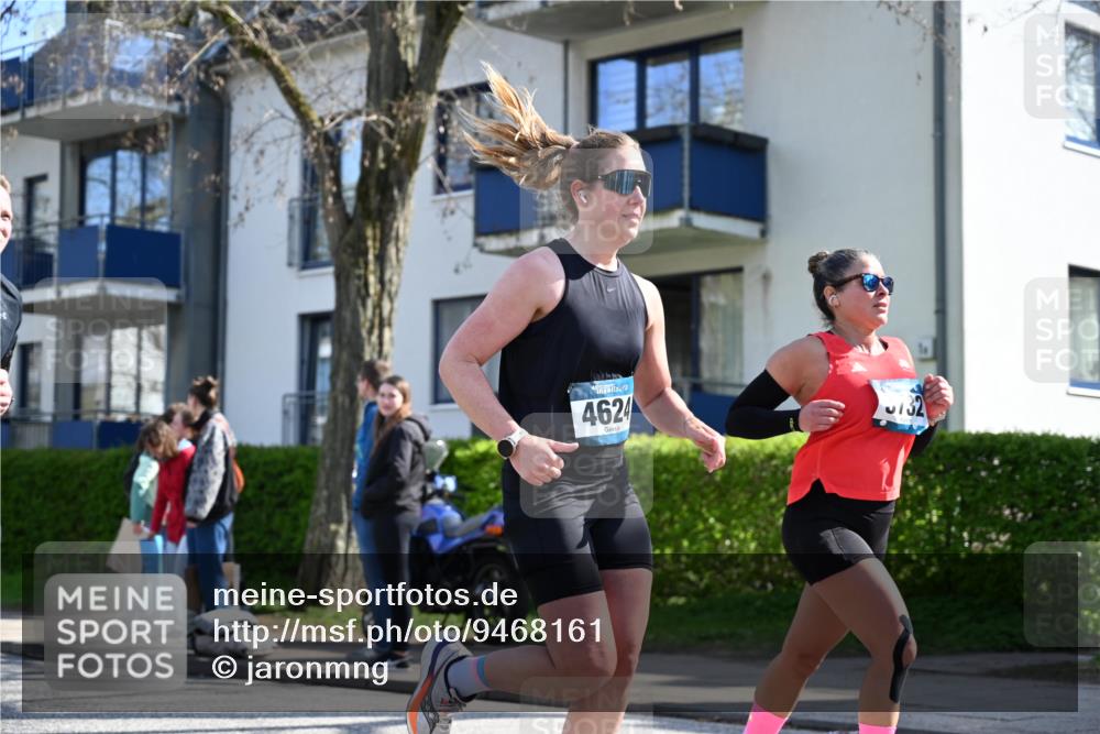 12.04.2026 - 45. Internationalen Wilhelmsburger Insellauf J. Mangold http://msf.ph/oto/9468161 12.04.2026 11:08:31 Ziel 2686, 4624, 3732, 4232, 3569, 5285, 0000, 2142, 4371, 3748, 3701, 2050, 4406, 3169, 2699, 3005, 5629, 2620, 2601 meine-sportfotos.de