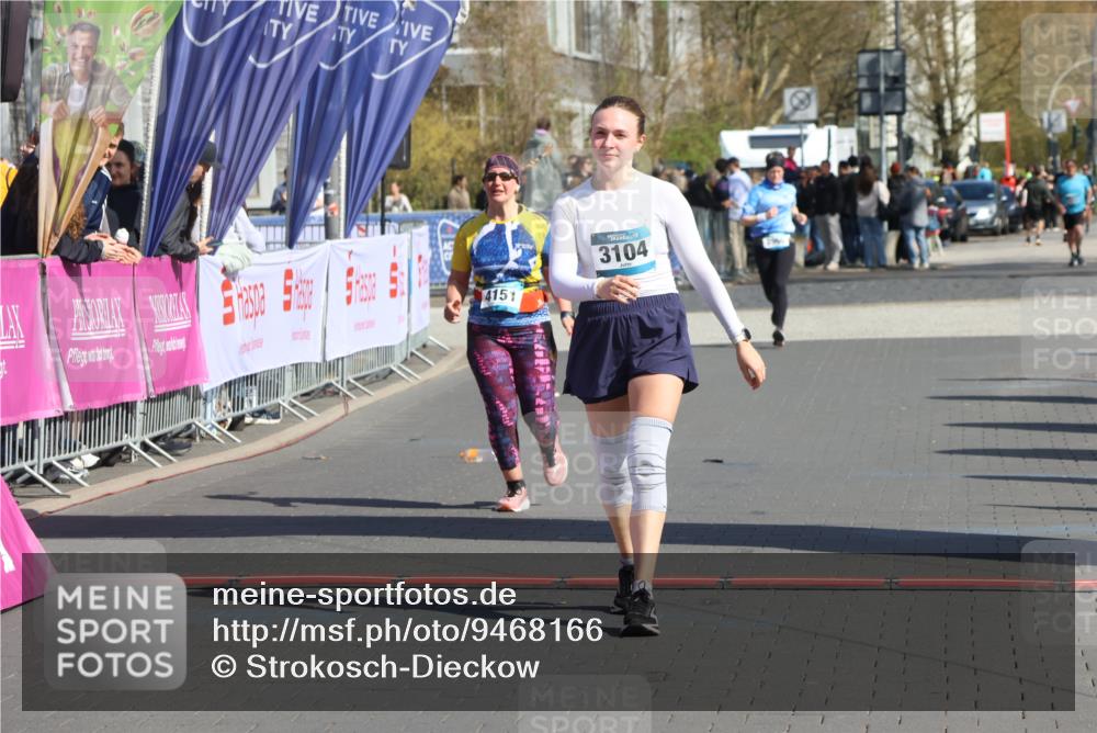 12.04.2026 - 45. Internationalen Wilhelmsburger Insellauf Strokosch-Dieckow http://msf.ph/oto/9468166 12.04.2026 11:19:18 Ziel 3104, 4151 meine-sportfotos.de
