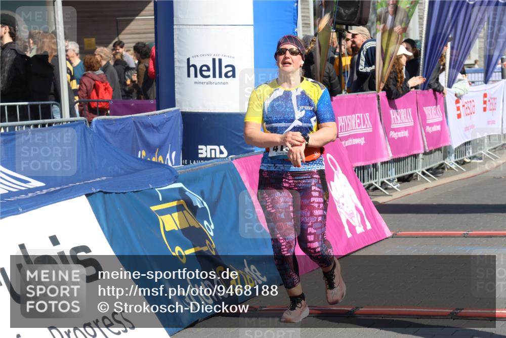 12.04.2026 - 45. Internationalen Wilhelmsburger Insellauf Strokosch-Dieckow http://msf.ph/oto/9468188 12.04.2026 11:19:22 Ziel 3104, 4151, 2960 meine-sportfotos.de