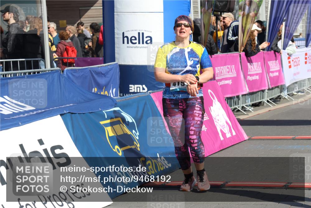 12.04.2026 - 45. Internationalen Wilhelmsburger Insellauf Strokosch-Dieckow http://msf.ph/oto/9468192 12.04.2026 11:19:22 Ziel 3104, 4151, 2960 meine-sportfotos.de