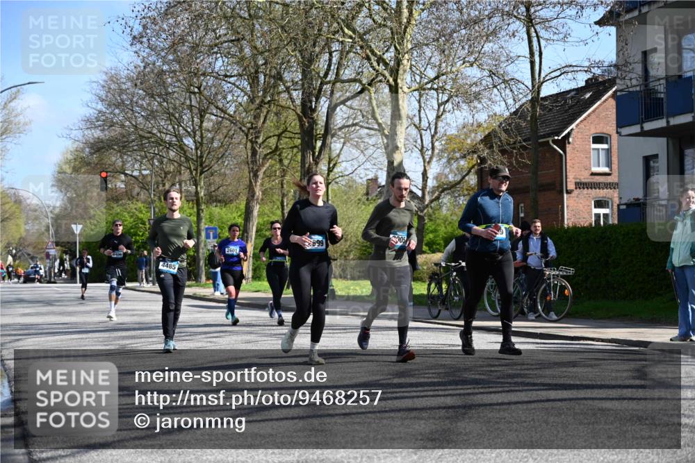 12.04.2026 - 45. Internationalen Wilhelmsburger Insellauf J. Mangold http://msf.ph/oto/9468257 12.04.2026 11:08:59 Ziel 4371, 3748, 3701, 2050, 4406, 3169, 2699, 3005, 5629, 2620, 2601, 4485, 3333, 2612, 3382, 4081, 3383, 2238 meine-sportfotos.de