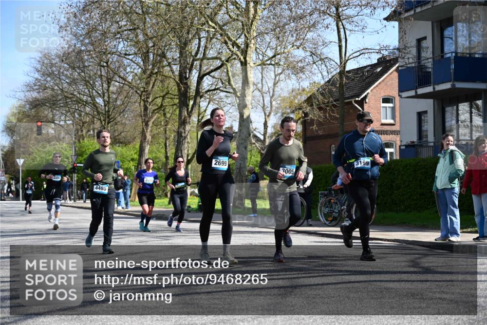 12.04.2026 - 45. Internationalen Wilhelmsburger Insellauf J. Mangold http://msf.ph/oto/9468265 12.04.2026 11:08:59 Ziel 4371, 3748, 3701, 2050, 4406, 3169, 2699, 3005, 5629, 2620, 2601, 4485, 3333, 2612, 3382, 4081, 3383, 2238 meine-sportfotos.de