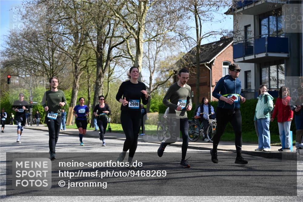 12.04.2026 - 45. Internationalen Wilhelmsburger Insellauf J. Mangold http://msf.ph/oto/9468269 12.04.2026 11:09:00 Ziel 4371, 3748, 3701, 2050, 4406, 3169, 2699, 3005, 5629, 2620, 2601, 4485, 3333, 2612, 3382, 4081, 3383, 2238 meine-sportfotos.de