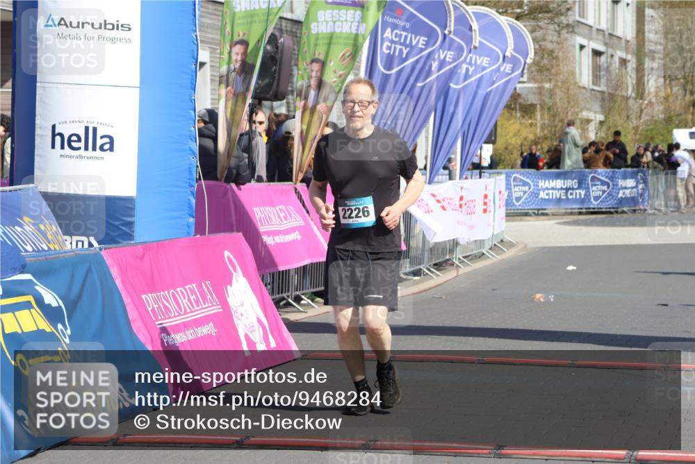 12.04.2026 - 45. Internationalen Wilhelmsburger Insellauf Strokosch-Dieckow http://msf.ph/oto/9468284 12.04.2026 11:19:47 Ziel 2226, 5571, 5035 meine-sportfotos.de